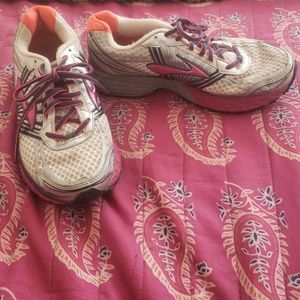 Brooks Adrenaline GTS 14 running/trail shoe